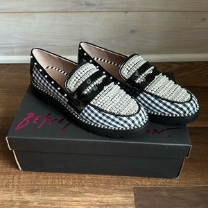 NWT-Betsey Johnson Darian Gingham & Pearl Loafers - size 7
